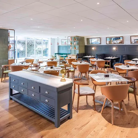 Novotel Centre Hotel 4*