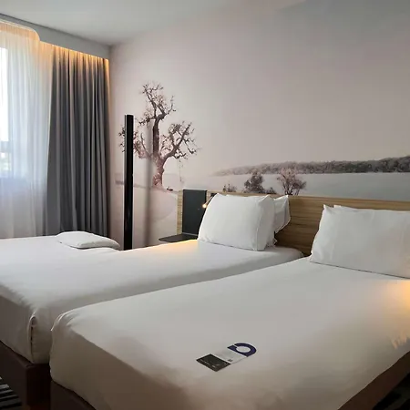 Novotel Centre Hotel 4*