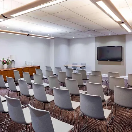 Отель Novotel Centre 4*