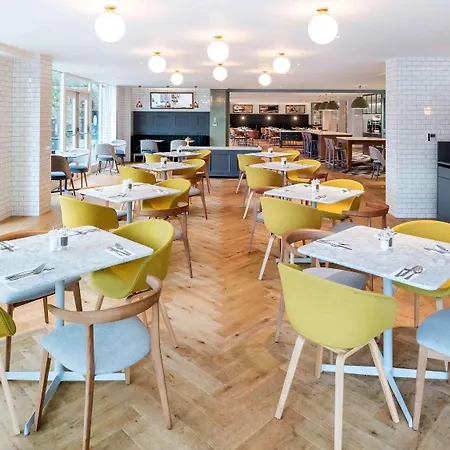 Отель Novotel Centre 4*