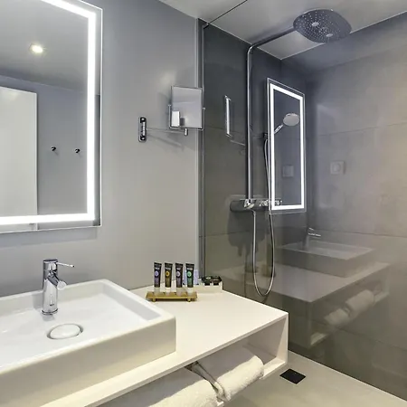 Novotel Centre Hotel 4*