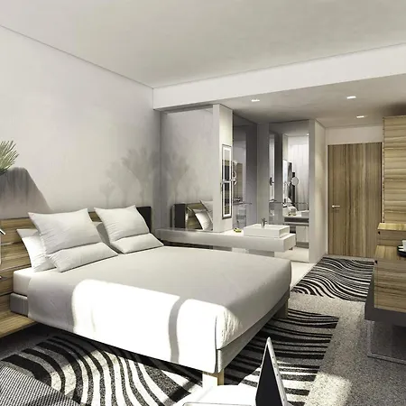 Novotel Centre Hotel 4*